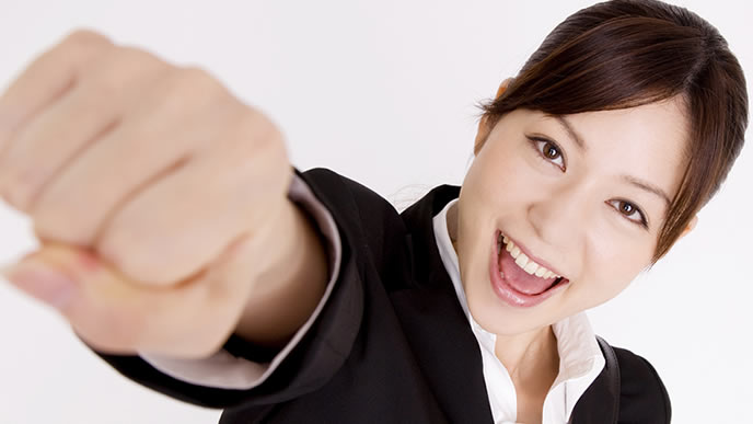 面接を頑張る女性